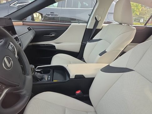 Certified 2024 Lexus ES 300h w/ Premium Package FWD image 4