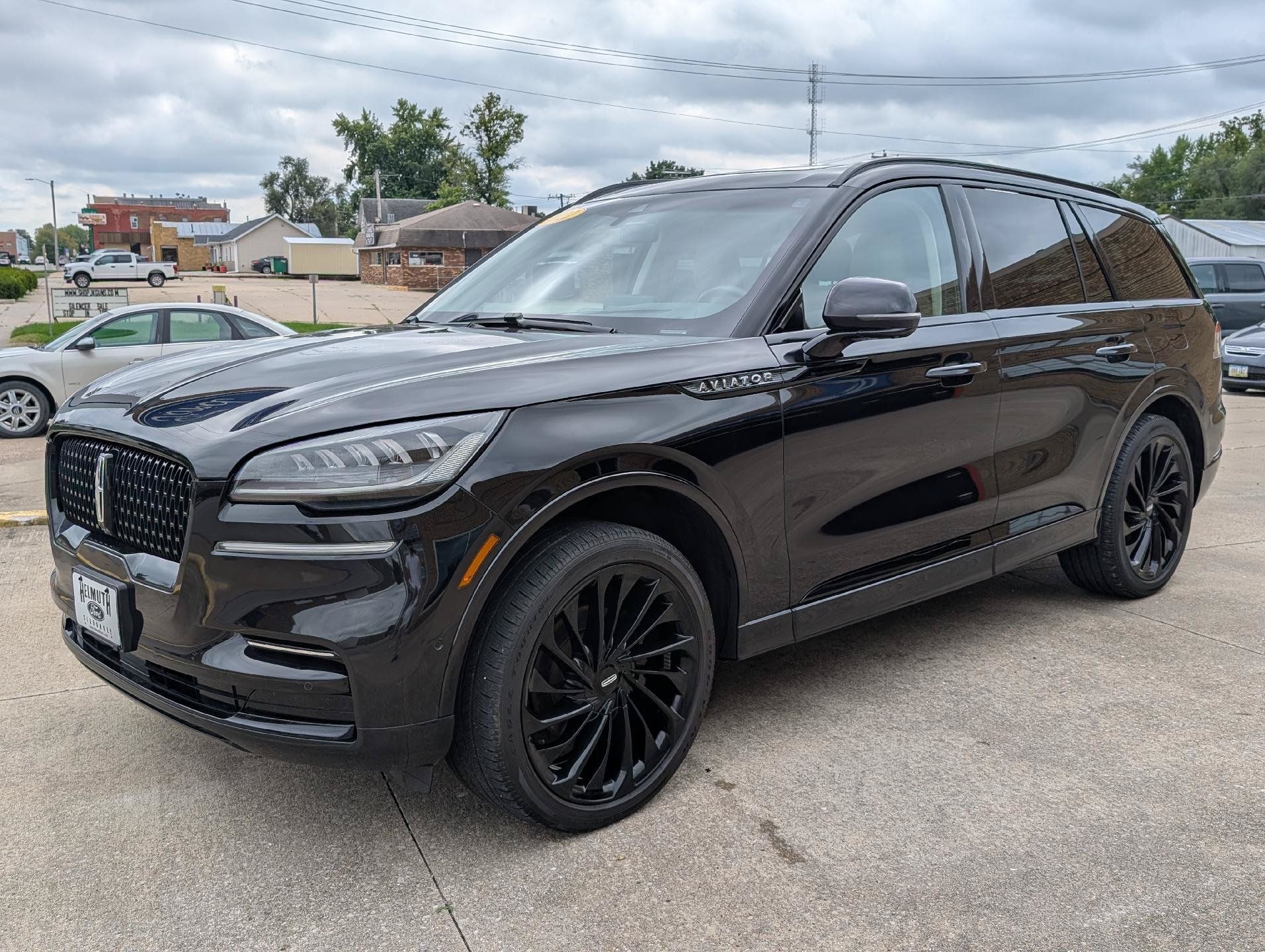 Used 2022 Lincoln Aviator Reserve w/ Equipment Group 201A AWD/4WD image 2