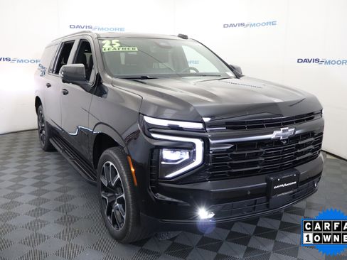 Used 2025 Chevrolet Suburban RST w/ Comfort Package AWD/4WD image 3