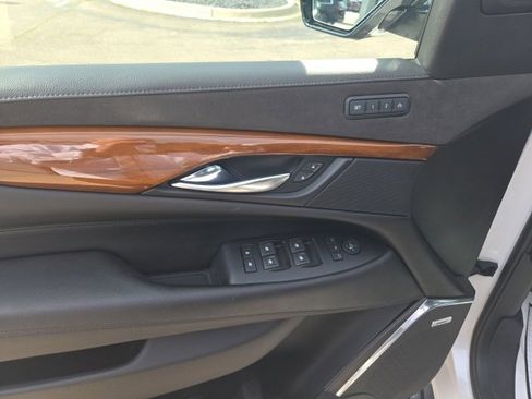 Used 2018 Cadillac Escalade Luxury image 31