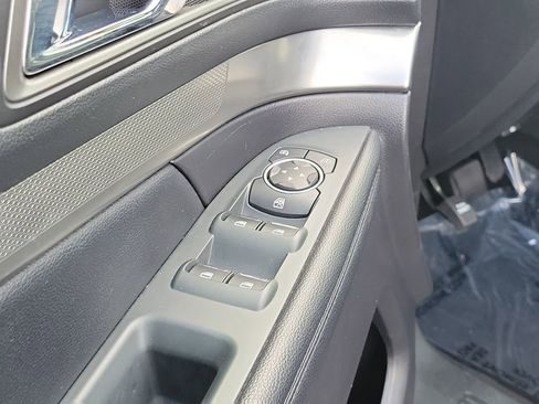 Used 2019 Ford Explorer XLT w/ Equipment Group 202A image 18