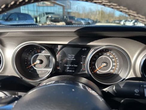 Used 2023 Jeep Gladiator Overland image 12