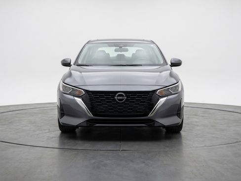 Used 2025 Nissan Sentra SV image 2