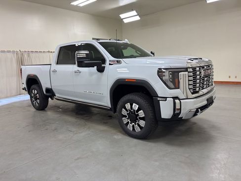 New 2026 GMC Sierra 2500 Denali w/ Denali Reserve Package image 2