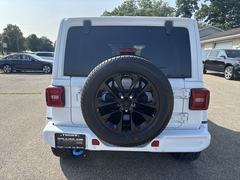 Used 2021 Jeep Wrangler Unlimited Sahara AWD/4WD image 6