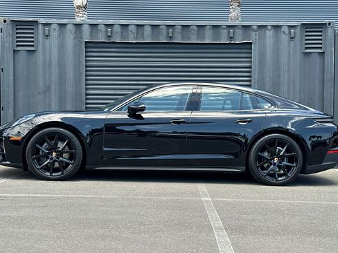 Used 2026 Porsche Panamera image 2