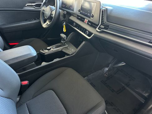 Used 2025 Kia Sportage LX AWD/4WD image 15