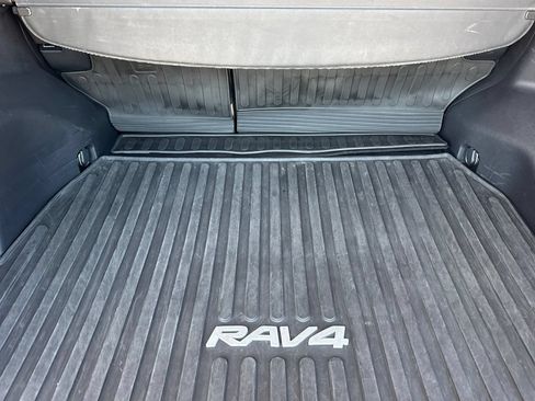 Certified 2021 Toyota RAV4 LE AWD/4WD image 19