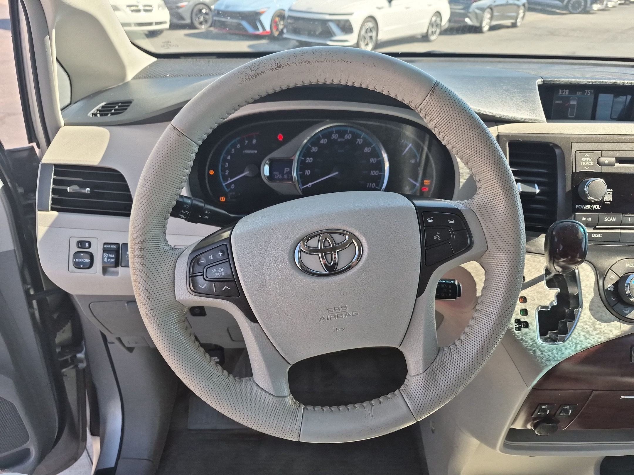 Used 2014 Toyota Sienna XLE FWD image 17