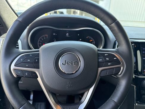 Used 2019 Jeep Grand Cherokee Limited image 23
