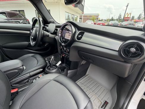 Used 2022 MINI Cooper 4-Door Hardtop w/ Premium Package FWD image 31