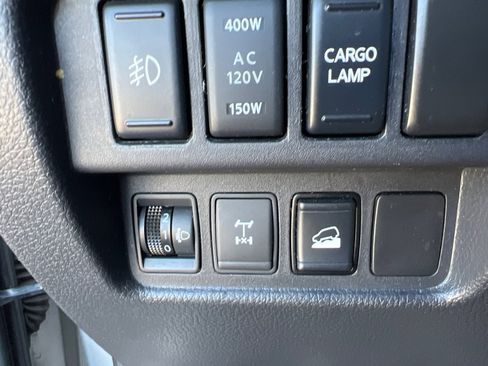 Used 2017 Nissan Titan PRO-4X w/ Pro-4x Convenience Package image 17