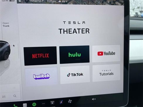 Used 2025 Tesla Model Y Long Range image 19