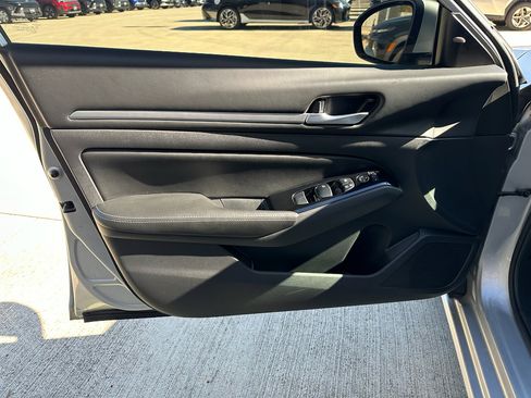 Used 2023 Nissan Altima 2.5 SV image 8