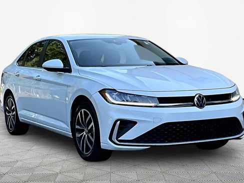 Used 2025 Volkswagen Jetta SE FWD image 3