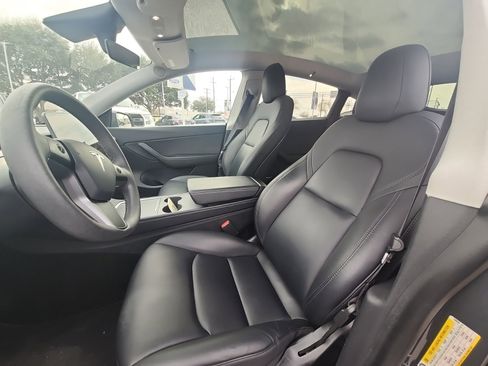 Used 2021 Tesla Model Y Long Range image 11