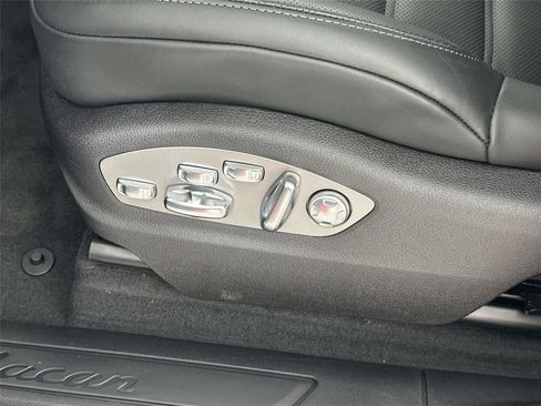Certified 2026 Porsche Macan AWD/4WD image 32