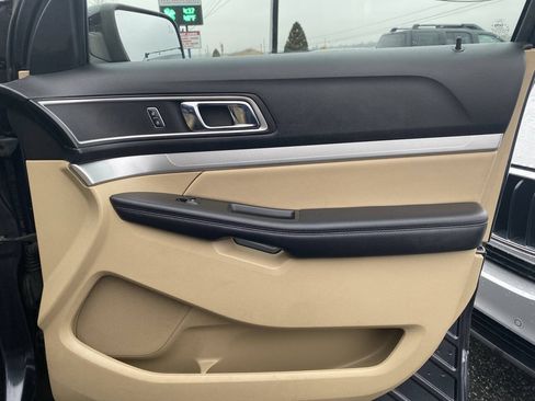 Used 2017 Ford Explorer XLT w/ Equipment Group 202A AWD/4WD image 21