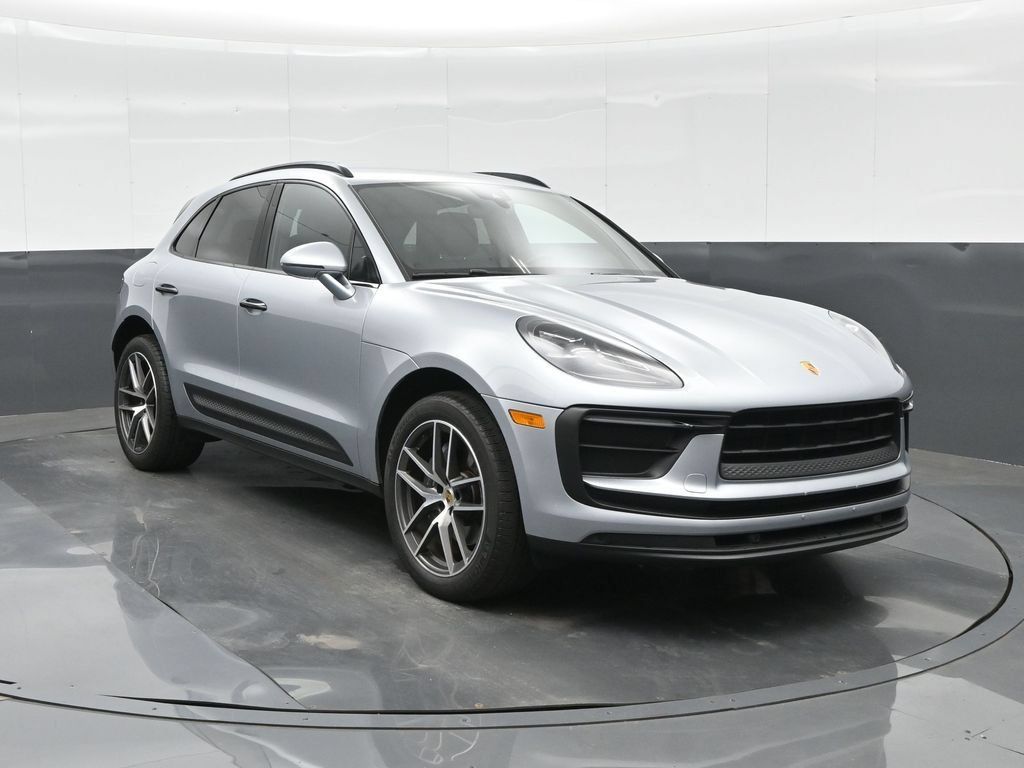 Certified 2022 Porsche Macan AWD/4WD image 11