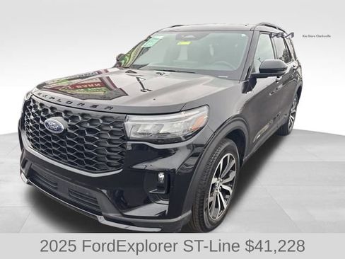 Used 2025 Ford Explorer ST-Line image 4