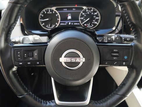 Used 2023 Nissan Pathfinder SL AWD/4WD image 18