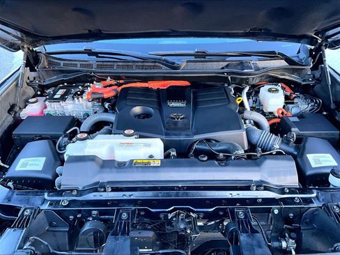 Used 2024 Toyota Sequoia Platinum image 31