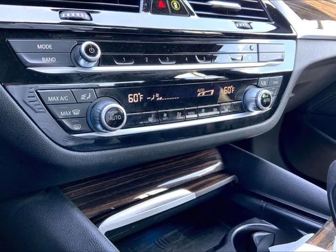 Used 2023 BMW 530e xDrive AWD/4WD image 35