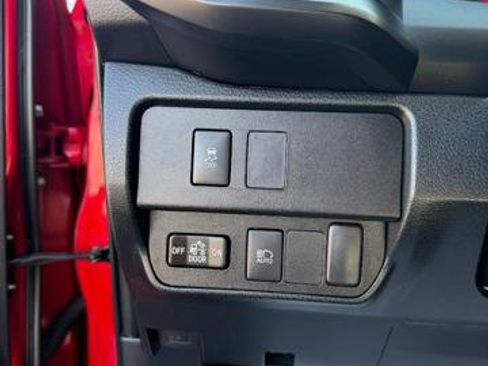 Used 2020 Toyota Tacoma SR AWD/4WD image 16
