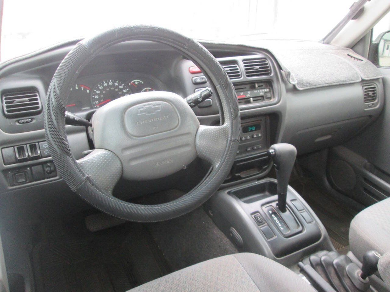 Used 2003 Chevrolet Tracker 4WD w/ Preferred Equipment Group image 17