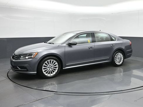 Used 2017 Volkswagen Passat 1.8T SE FWD image 3