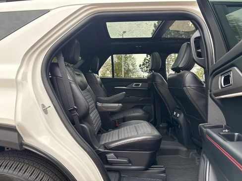 Certified 2025 Ford Explorer ST-Line w/ Premium Package image 28