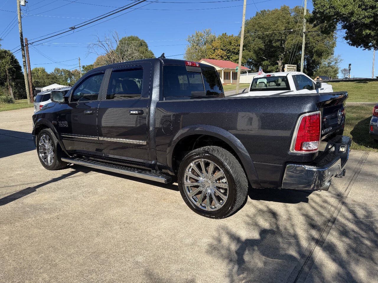 Used 2015 RAM 1500 Limited RWD image 3