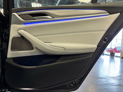 Used 2023 BMW M5 image 47