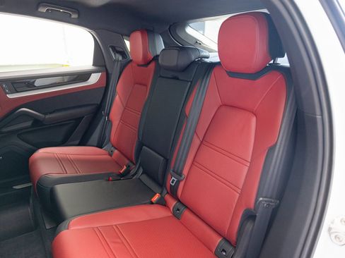 New 2024 Porsche Cayenne Coupe image 36