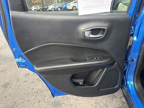 Used 2021 Jeep Compass Latitude FWD image 30