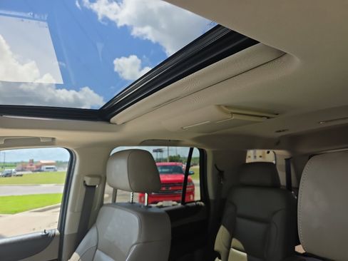 Used 2018 Chevrolet Tahoe LT w/ LT Signature Package image 8