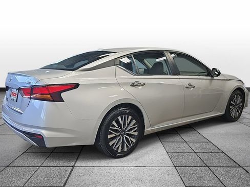 Used 2024 Nissan Altima 2.5 SV image 5
