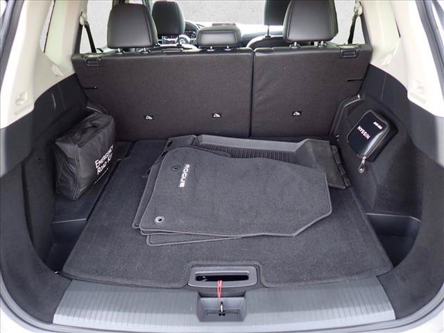Used 2024 Nissan Rogue SV w/ SV Premium Package FWD image 8