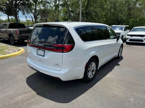 Used 2026 Chrysler Pacifica Limited FWD image 12