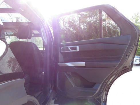 Used 2021 Ford Explorer XLT w/ Equipment Group 202A AWD/4WD image 15