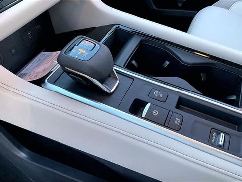 New 2025 Nissan Pathfinder SL image 8