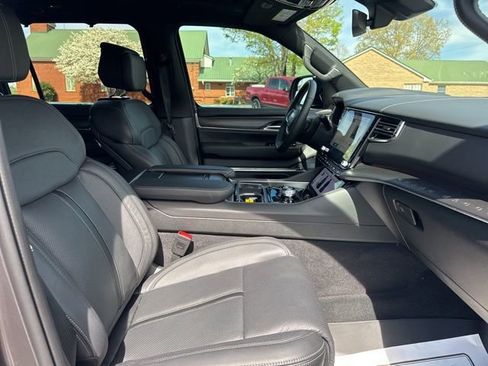 New 2026 Jeep Grand Wagoneer Summit AWD/4WD image 10