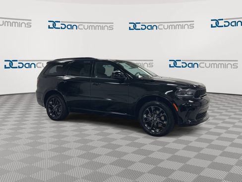 Used 2023 Dodge Durango GT w/ Blacktop Package AWD/4WD image 2