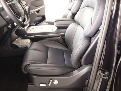 New 2026 Lincoln Navigator Premiere AWD/4WD image 11