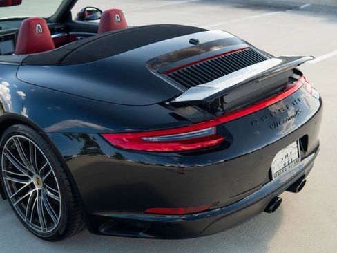 Used 2018 Porsche 911 Carrera 4S image 3
