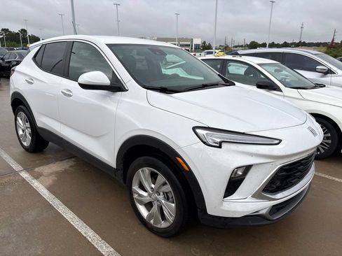 Used 2025 Buick Encore GX Preferred AWD/4WD image 1