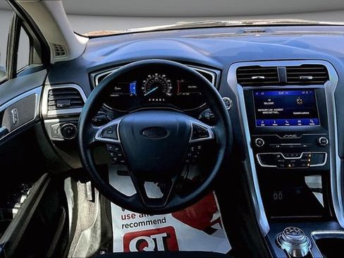 Used 2020 Ford Fusion SE image 8