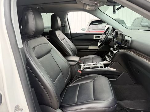 Used 2021 Ford Explorer Limited w/ Hybrid Equipment Group 310A AWD/4WD image 32