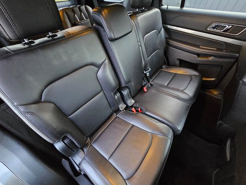 Used 2018 Ford Explorer XLT w/ Equipment Group 202A image 31