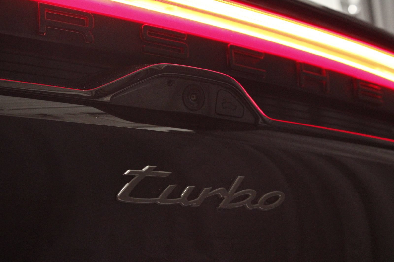Certified 2025 Porsche Macan Turbo Electric AWD/4WD image 12